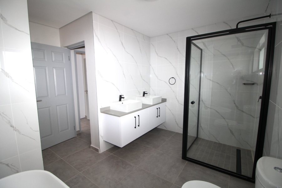 4 Bedroom Property for Sale in Thatchfield Hills Gauteng