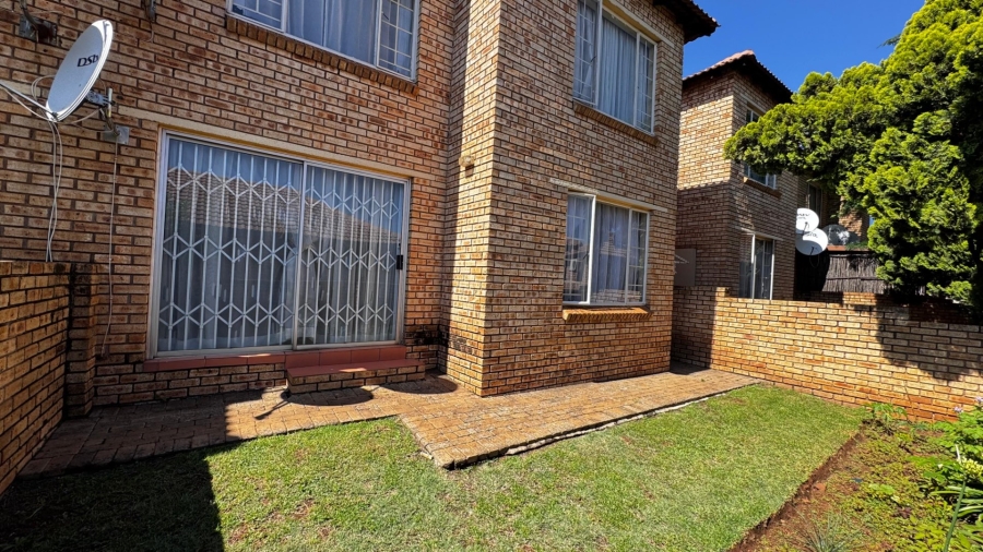 2 Bedroom Property for Sale in Heuwelsig Estate Gauteng