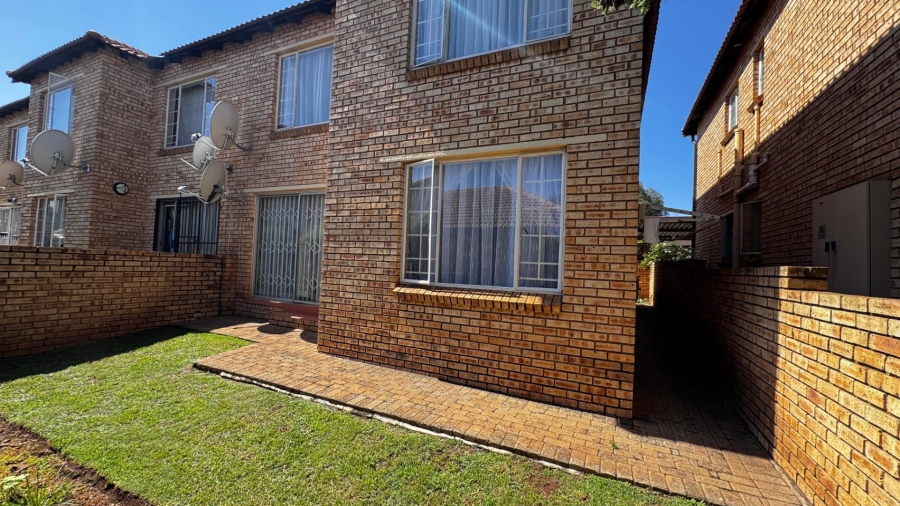 2 Bedroom Property for Sale in Heuwelsig Estate Gauteng
