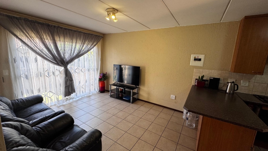 2 Bedroom Property for Sale in Heuwelsig Estate Gauteng
