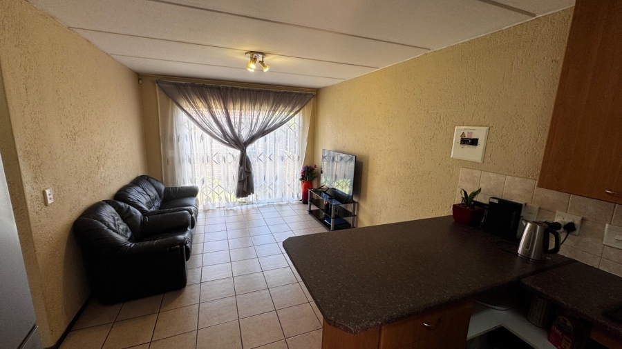 2 Bedroom Property for Sale in Heuwelsig Estate Gauteng