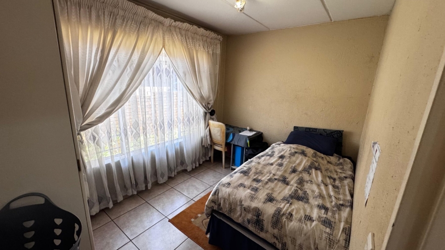 2 Bedroom Property for Sale in Heuwelsig Estate Gauteng