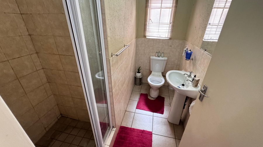 2 Bedroom Property for Sale in Heuwelsig Estate Gauteng