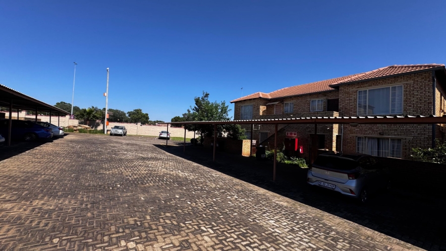 2 Bedroom Property for Sale in Heuwelsig Estate Gauteng