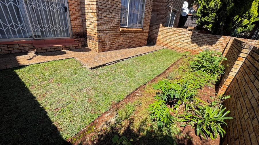 2 Bedroom Property for Sale in Heuwelsig Estate Gauteng