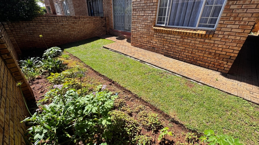 2 Bedroom Property for Sale in Heuwelsig Estate Gauteng