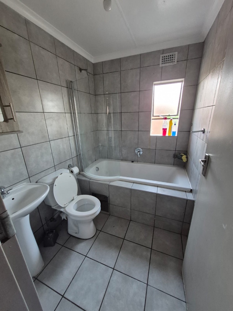 2 Bedroom Property for Sale in Heuweloord Gauteng