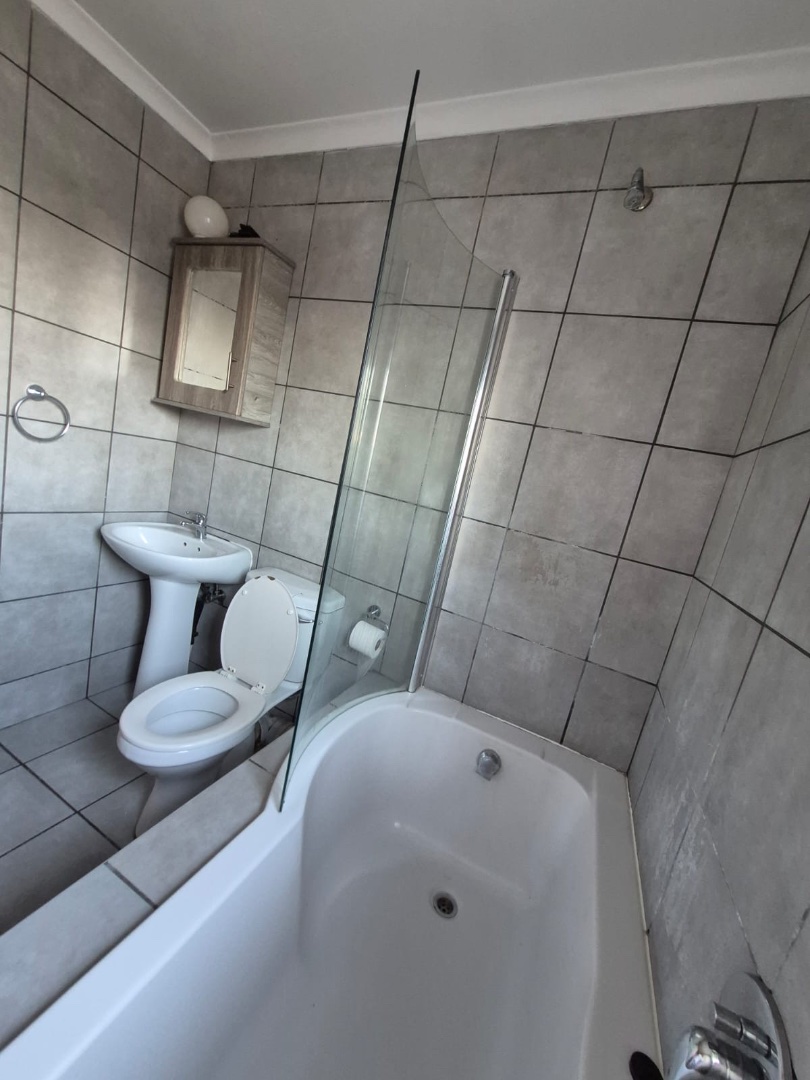 2 Bedroom Property for Sale in Heuweloord Gauteng