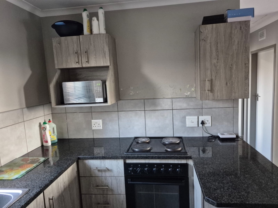 2 Bedroom Property for Sale in Heuweloord Gauteng