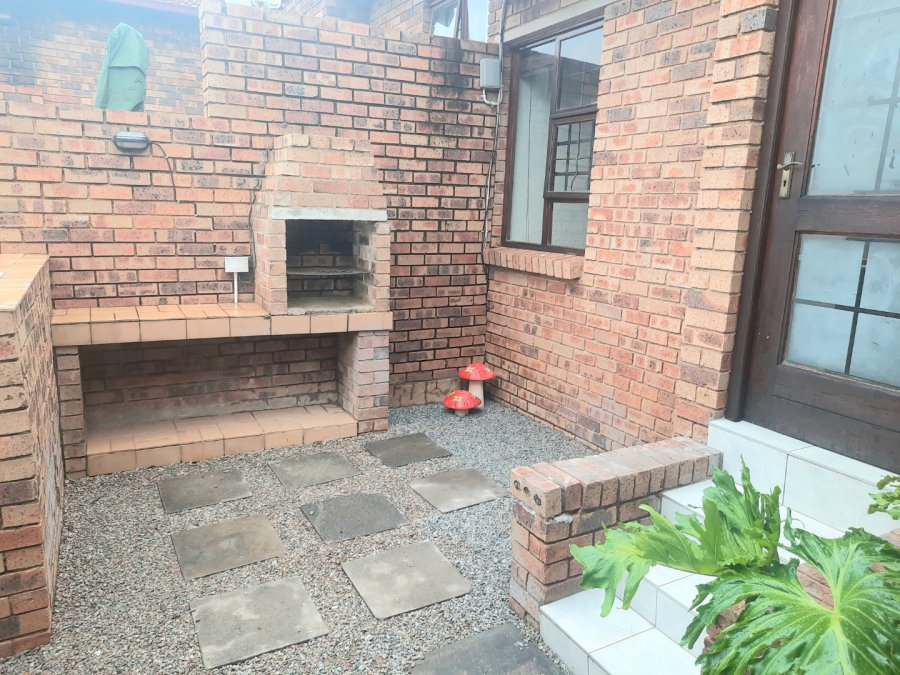 2 Bedroom Property for Sale in Rangeview Gauteng