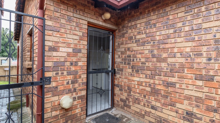 2 Bedroom Property for Sale in Rangeview Gauteng