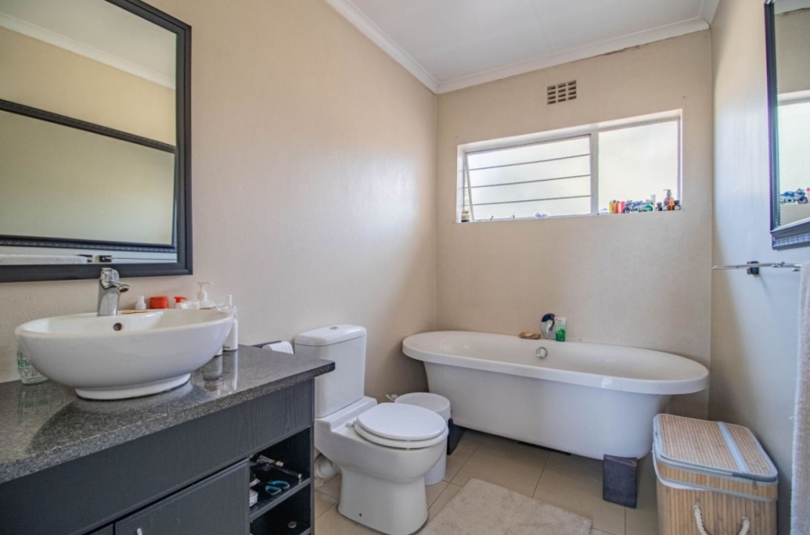 3 Bedroom Property for Sale in Corlett Gardens Gauteng