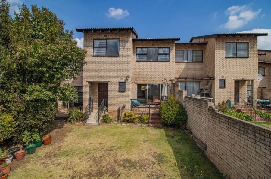 3 Bedroom Property for Sale in Corlett Gardens Gauteng