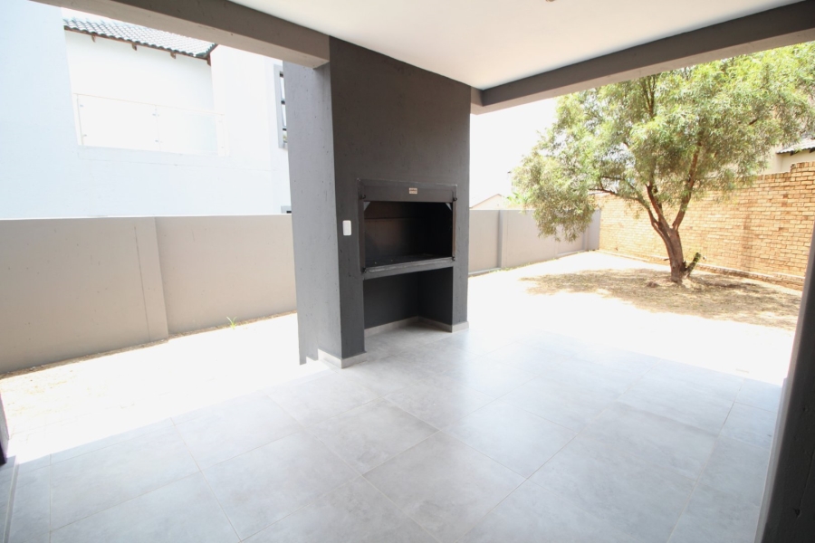 4 Bedroom Property for Sale in Thatchfield Hills Gauteng