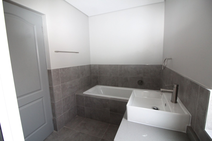 4 Bedroom Property for Sale in Thatchfield Hills Gauteng