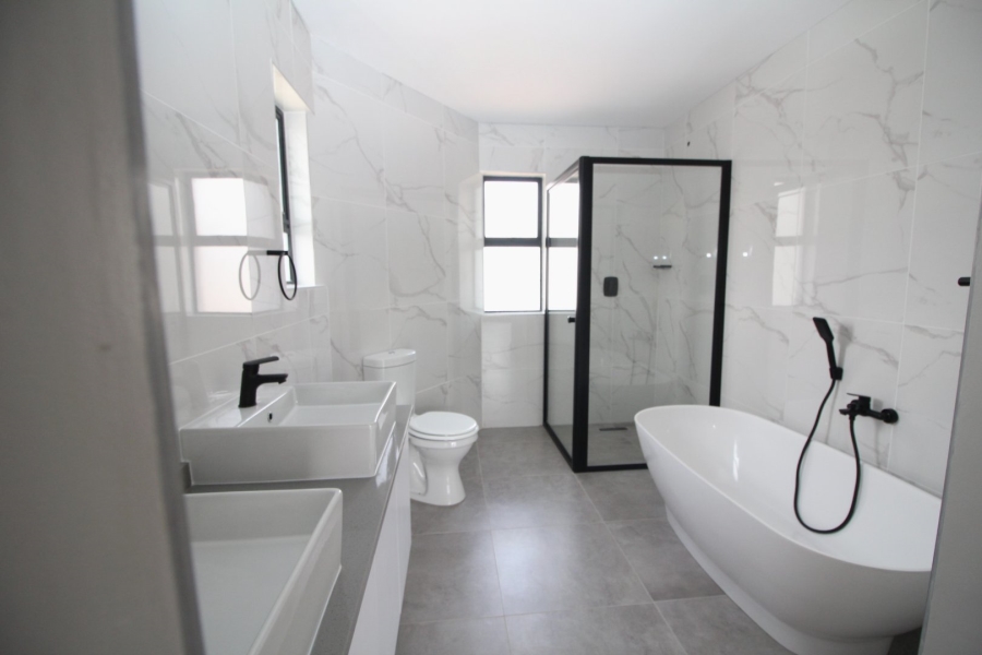 4 Bedroom Property for Sale in Thatchfield Hills Gauteng