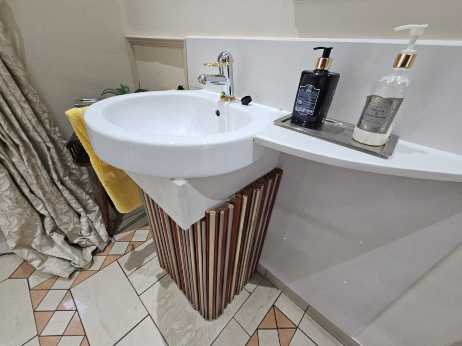 4 Bedroom Property for Sale in Erasmia Gauteng