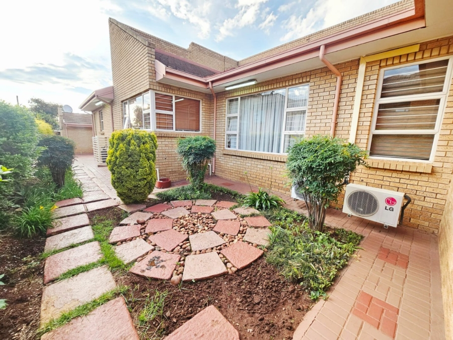 4 Bedroom Property for Sale in Erasmia Gauteng