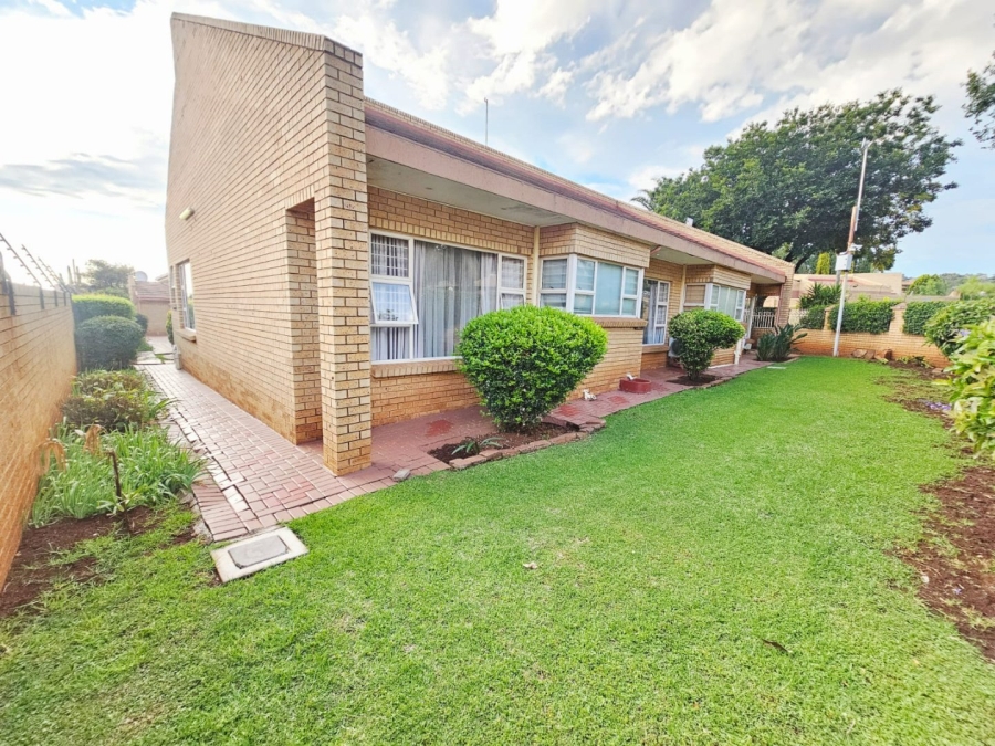 4 Bedroom Property for Sale in Erasmia Gauteng