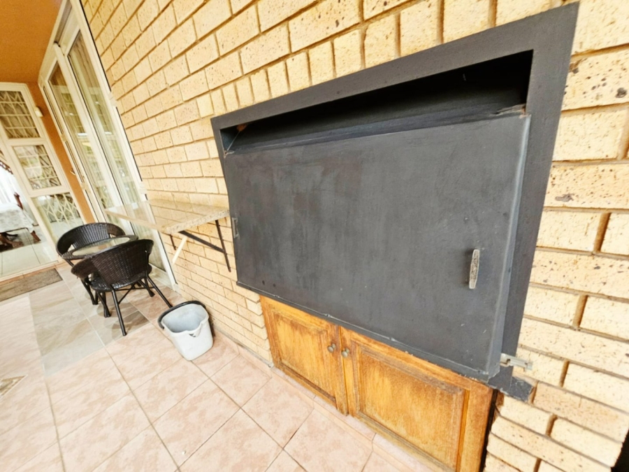 4 Bedroom Property for Sale in Erasmia Gauteng