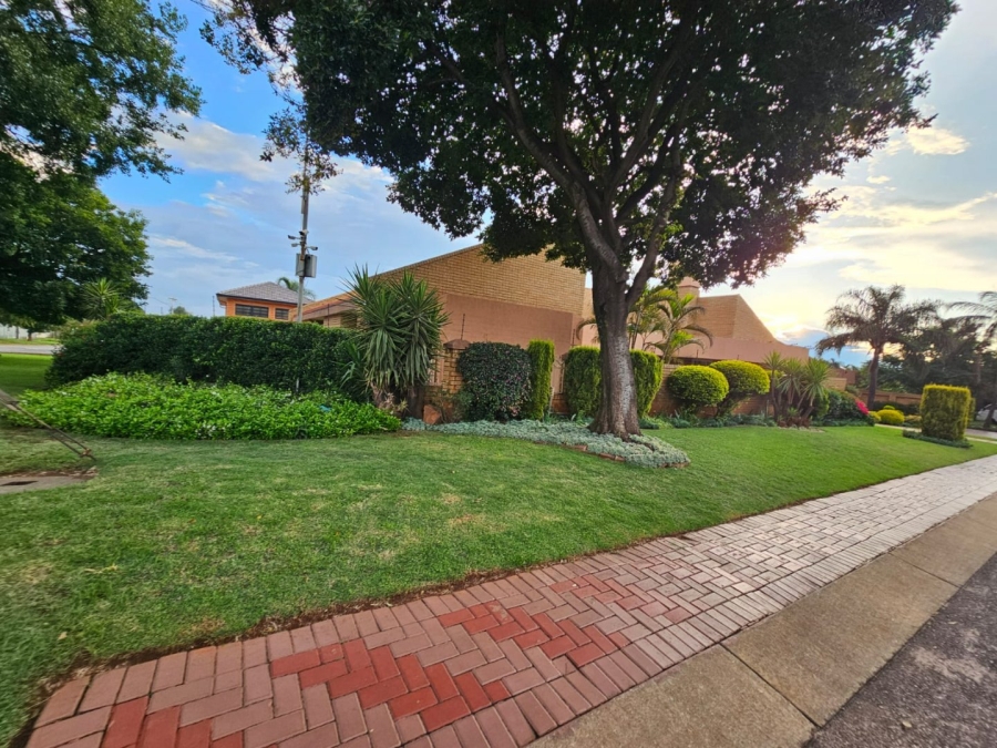 4 Bedroom Property for Sale in Erasmia Gauteng