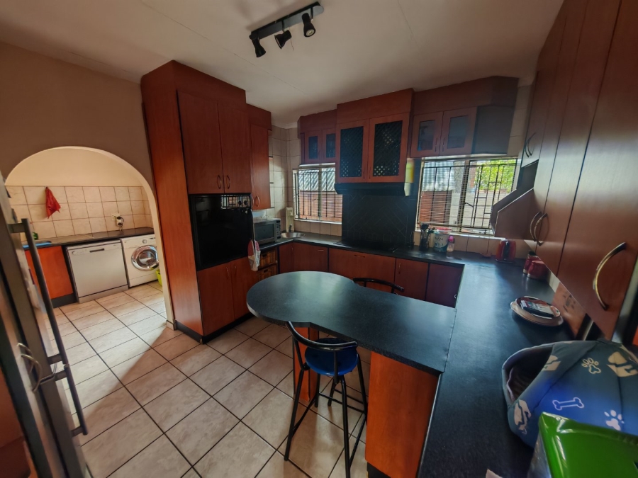 6 Bedroom Property for Sale in Theresa Park Gauteng