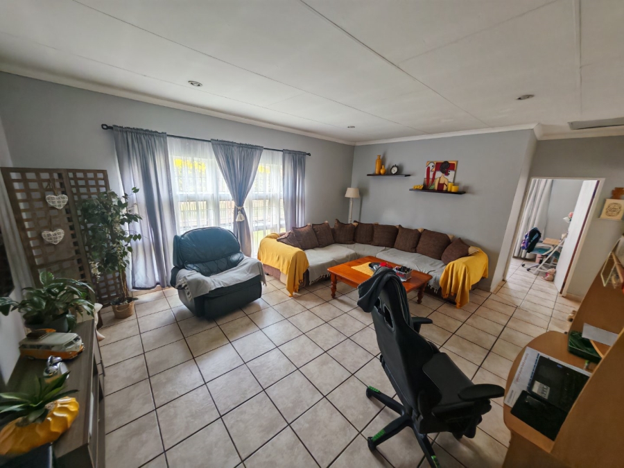 6 Bedroom Property for Sale in Theresa Park Gauteng