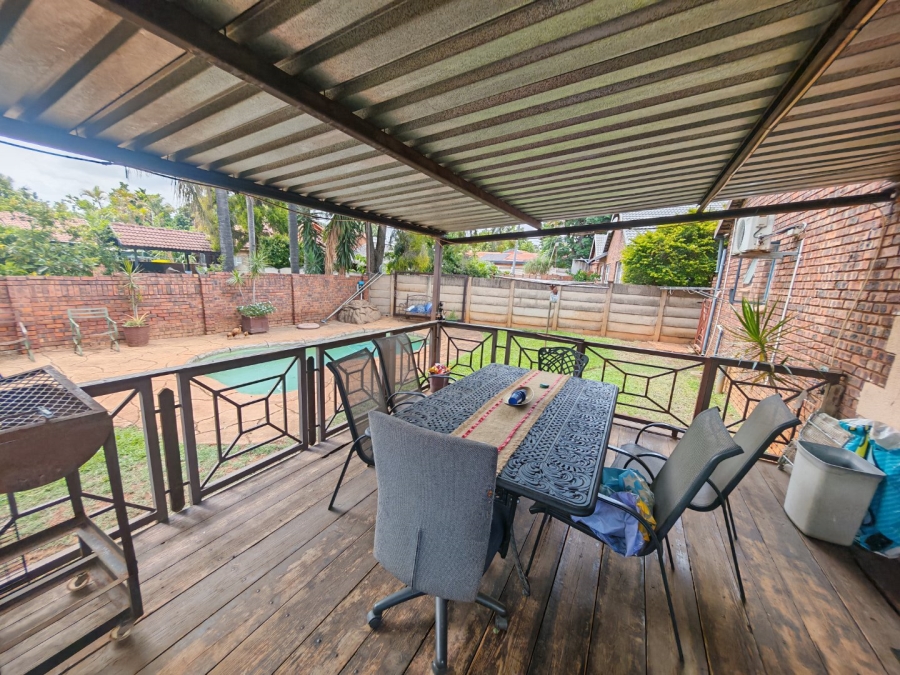 6 Bedroom Property for Sale in Theresa Park Gauteng