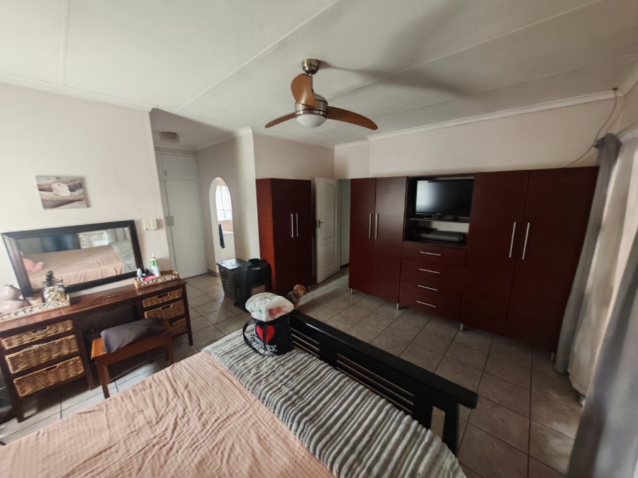 6 Bedroom Property for Sale in Theresa Park Gauteng