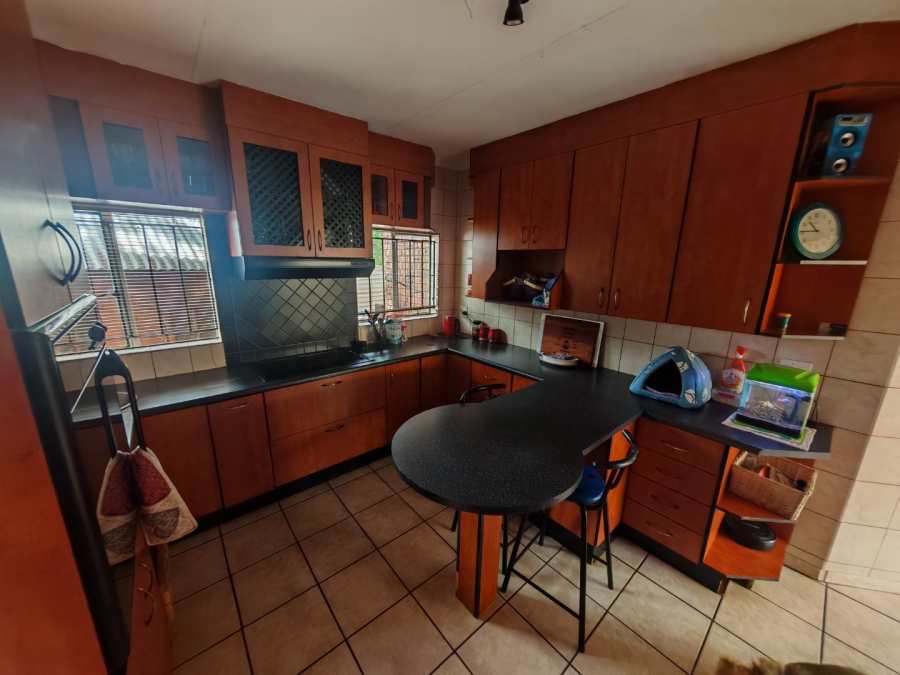 6 Bedroom Property for Sale in Theresa Park Gauteng