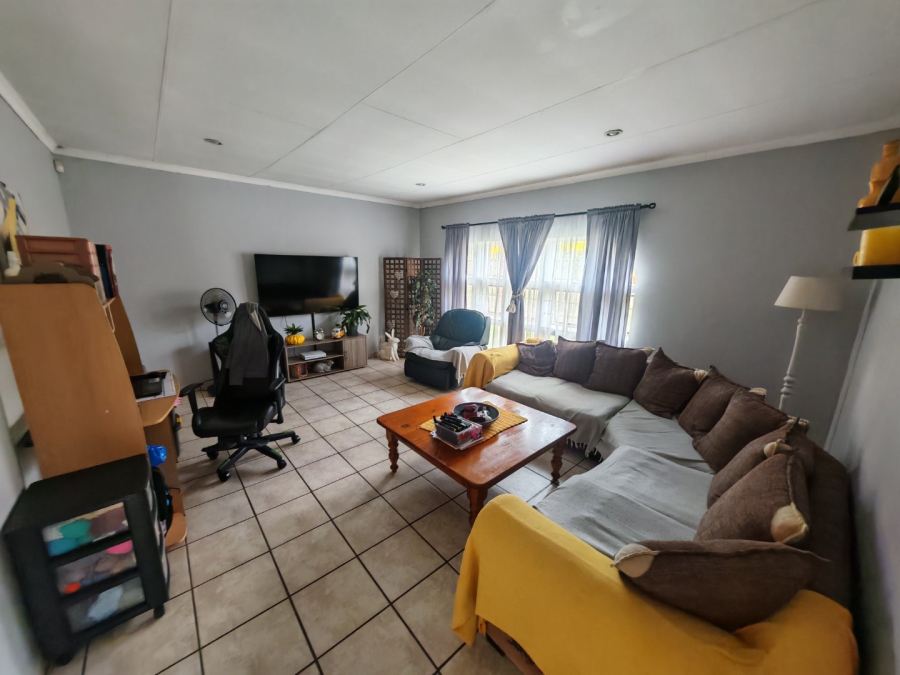 6 Bedroom Property for Sale in Theresa Park Gauteng