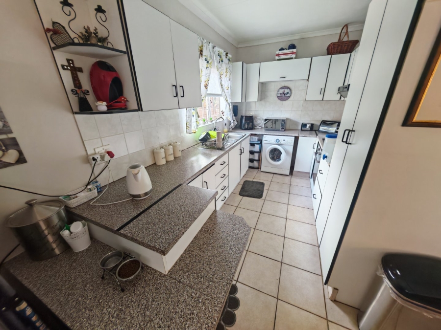 6 Bedroom Property for Sale in Theresa Park Gauteng