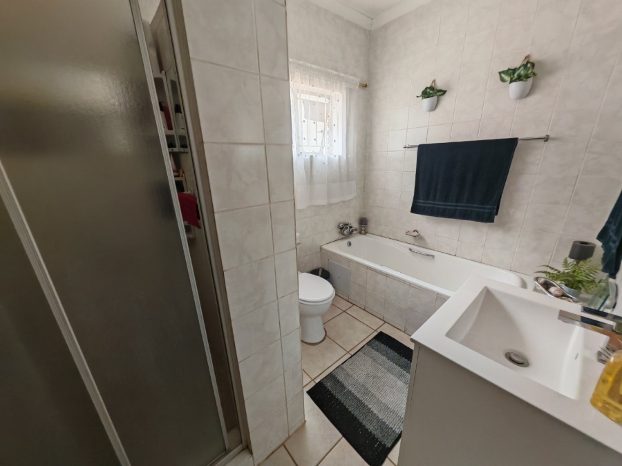 6 Bedroom Property for Sale in Theresa Park Gauteng