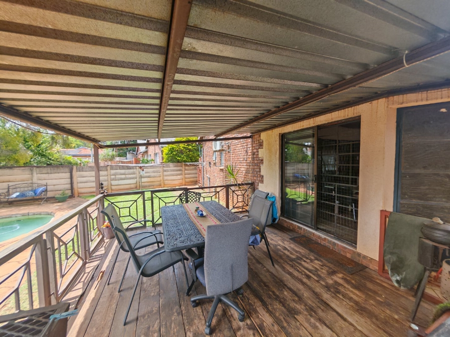 6 Bedroom Property for Sale in Theresa Park Gauteng