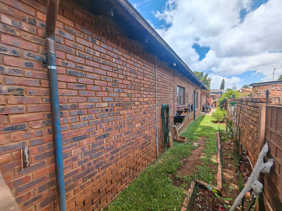 6 Bedroom Property for Sale in Theresa Park Gauteng