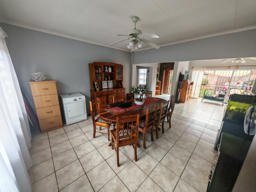 6 Bedroom Property for Sale in Theresa Park Gauteng