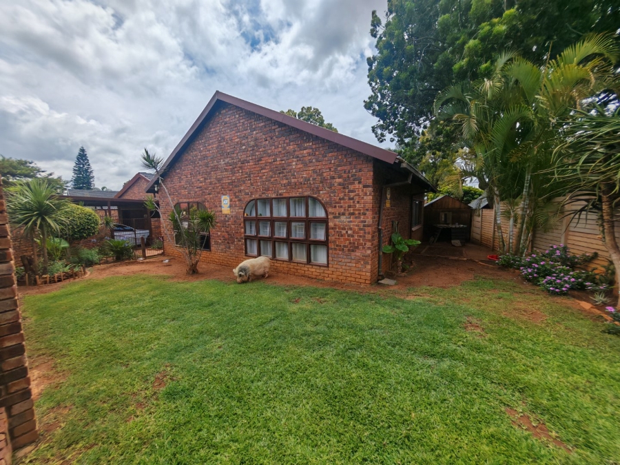 6 Bedroom Property for Sale in Theresa Park Gauteng