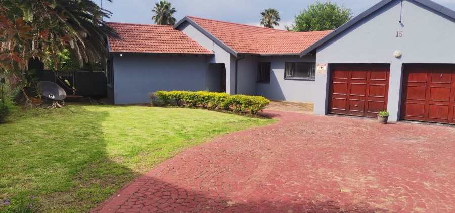 4 Bedroom Property for Sale in Glen Marais Gauteng