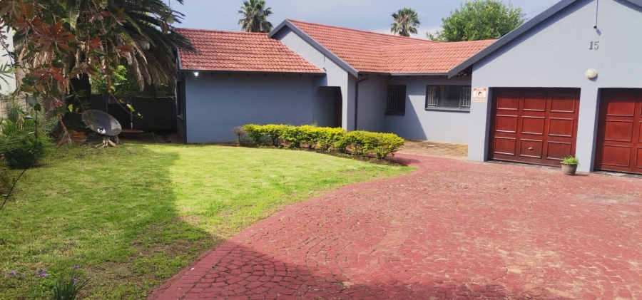 4 Bedroom Property for Sale in Glen Marais Gauteng