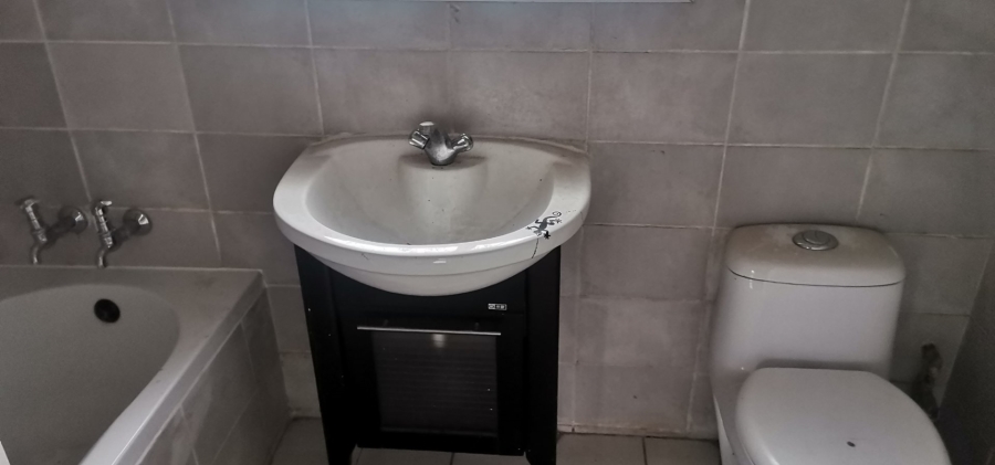 4 Bedroom Property for Sale in Glen Marais Gauteng