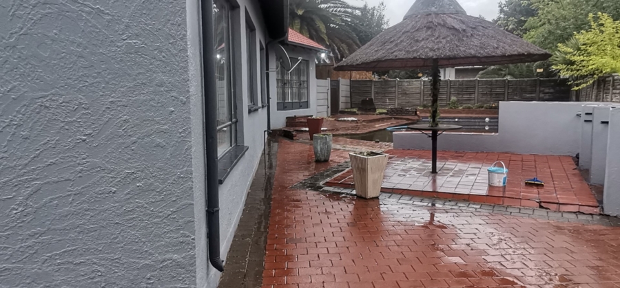 4 Bedroom Property for Sale in Glen Marais Gauteng