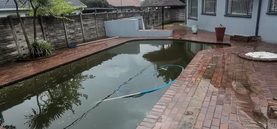 4 Bedroom Property for Sale in Glen Marais Gauteng