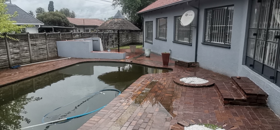 4 Bedroom Property for Sale in Glen Marais Gauteng