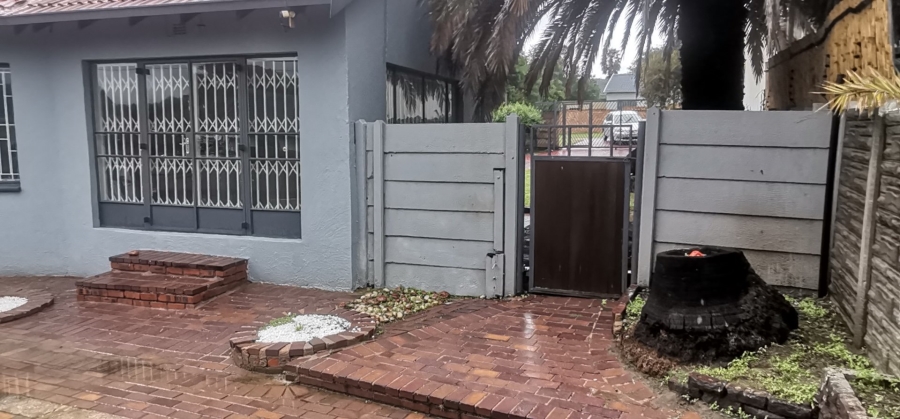 4 Bedroom Property for Sale in Glen Marais Gauteng