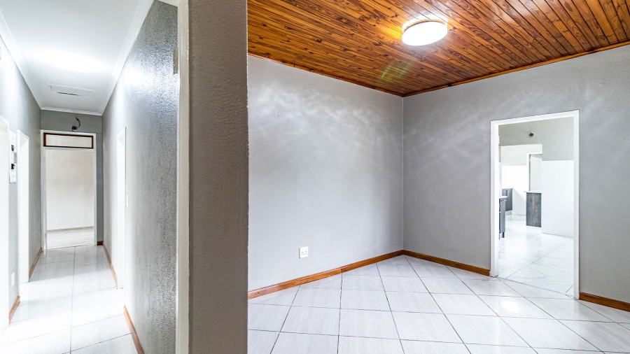 4 Bedroom Property for Sale in Glen Marais Gauteng