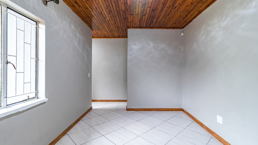 4 Bedroom Property for Sale in Glen Marais Gauteng