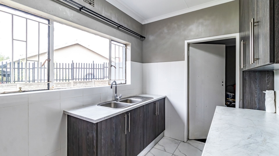 4 Bedroom Property for Sale in Glen Marais Gauteng