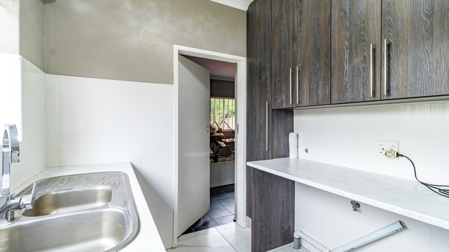 4 Bedroom Property for Sale in Glen Marais Gauteng