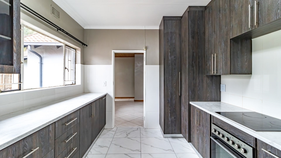 4 Bedroom Property for Sale in Glen Marais Gauteng