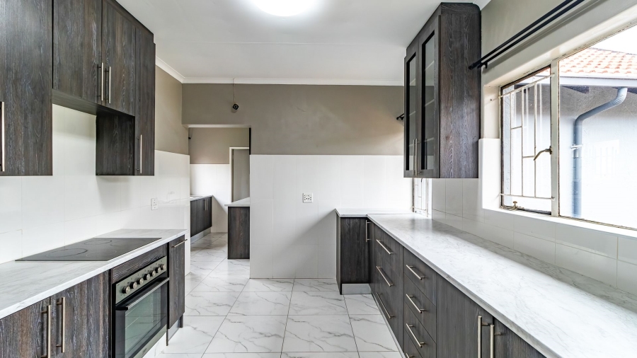 4 Bedroom Property for Sale in Glen Marais Gauteng